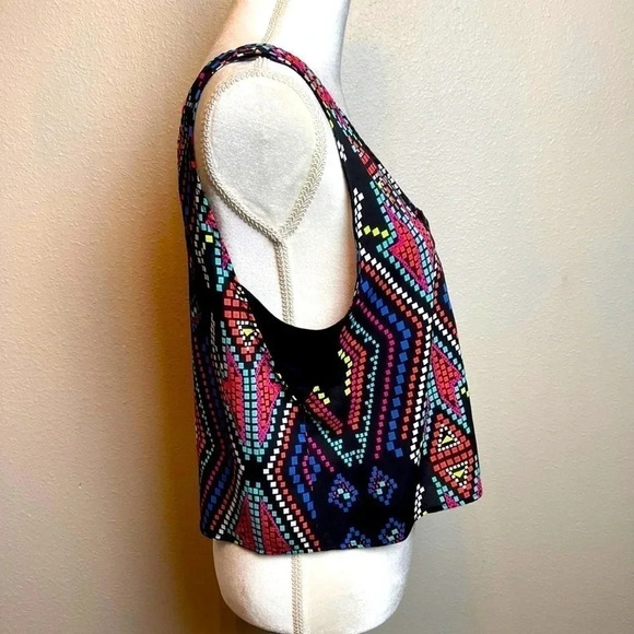 XHILARATION Tribal/Aztec Open Back Tank. - Picture 6 of 9